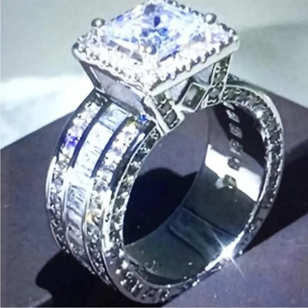 Super shiny Women Diamond RING - Picture 2 of 2